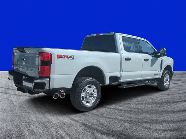 2025 Ford F-350 XLT photo 3