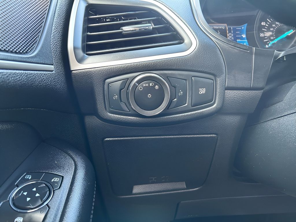 2023 Ford Edge SEL photo 17