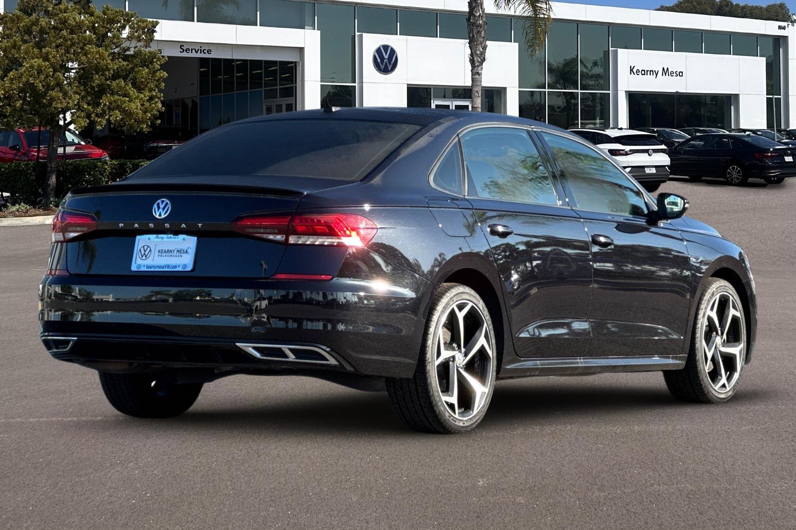2020 Volkswagen Passat 2.0T R-Line photo 3