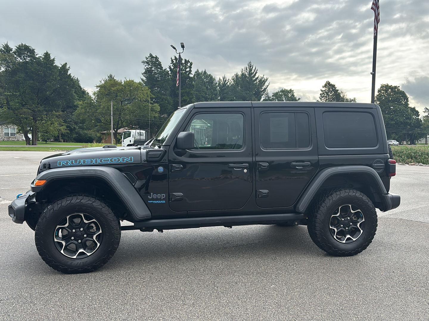 2022 Jeep Wrangler 4xe Unlimited Rubicon photo 3