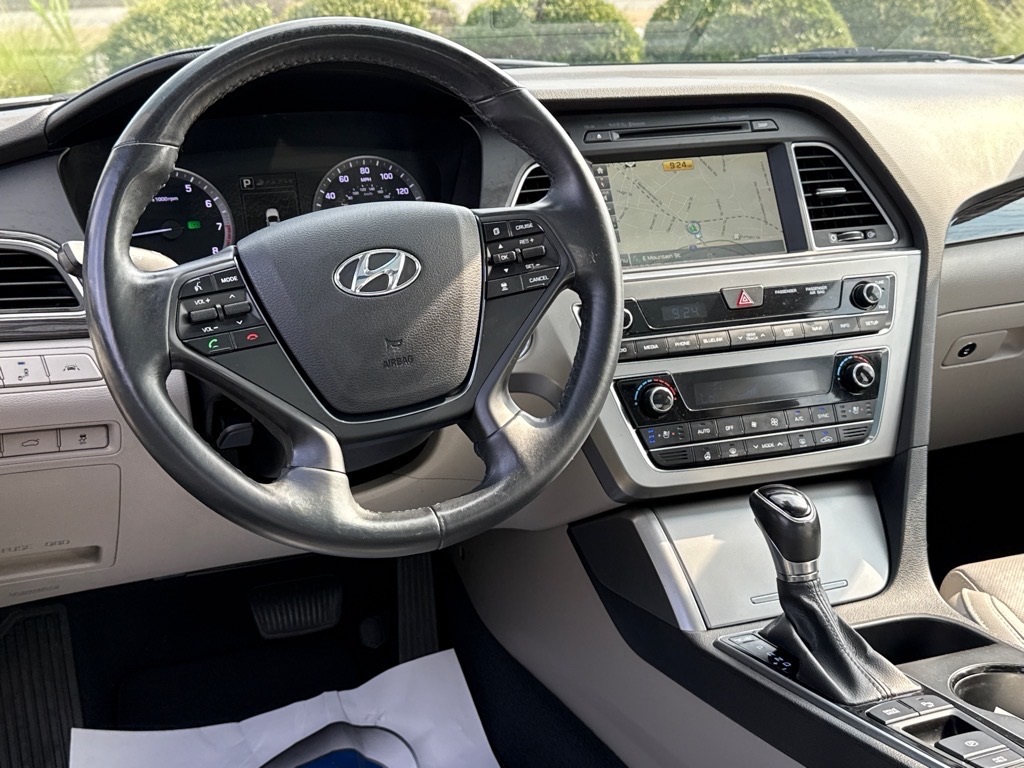 2015 Hyundai Sonata Limited photo 2