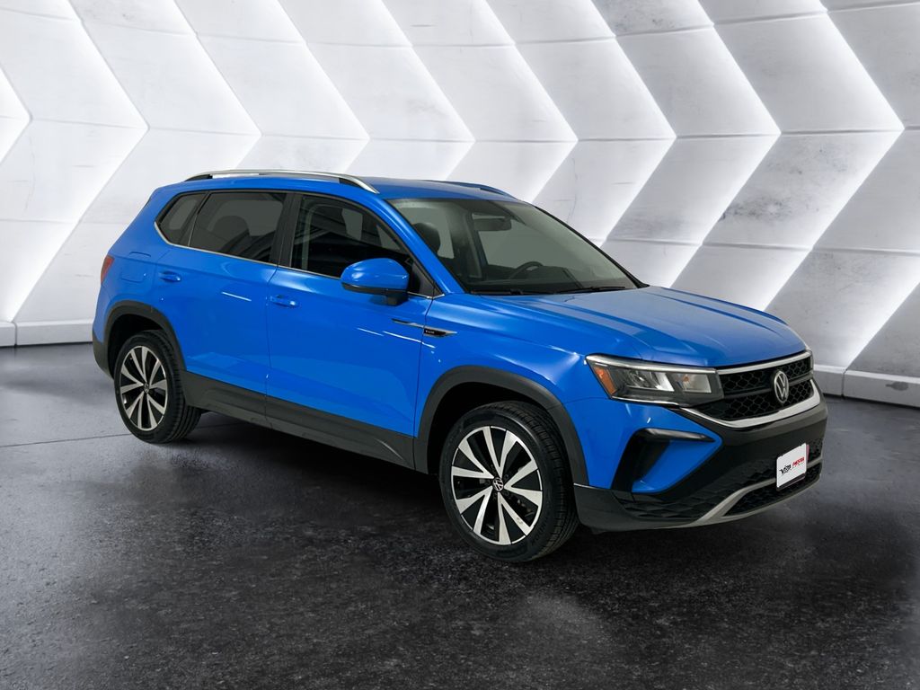 2022 Volkswagen Taos SE's photo