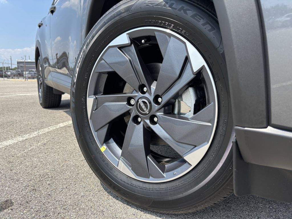 2026 Nissan Rogue SV photo 4