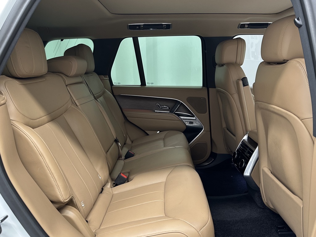 2023 Land Rover Range Rover SE photo 19