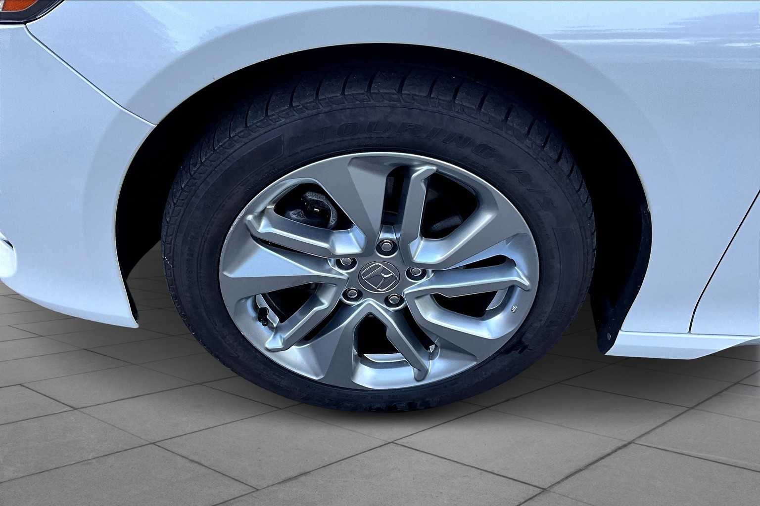 2019 Honda Accord LX 1.5T photo 10