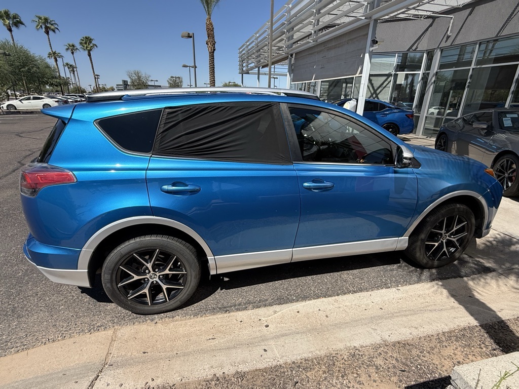 2016 Toyota RAV4 SE photo 3