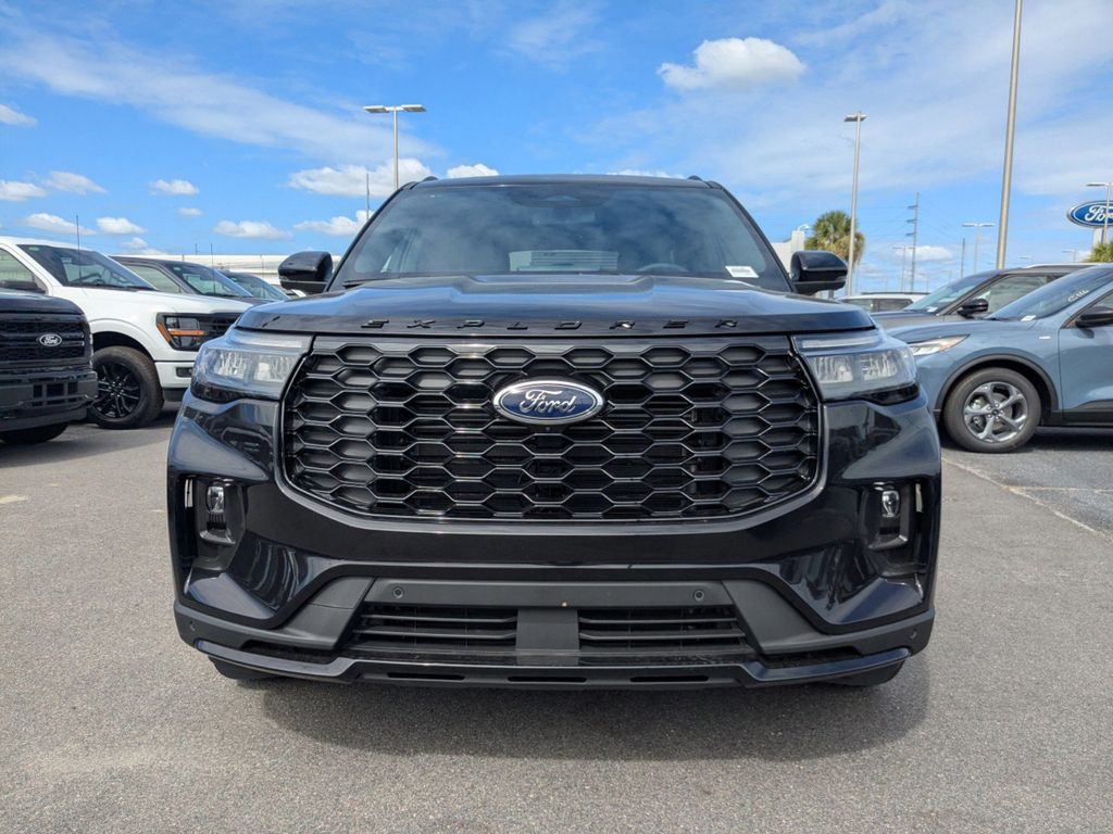 2025 Ford Explorer ST-Line photo 9