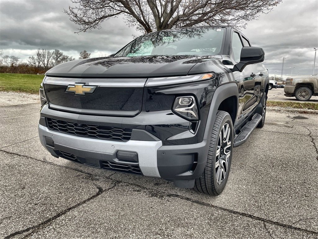 2026 Chevrolet Silverado EV LT photo 4