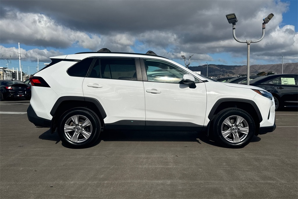 2023 Toyota RAV4 XLE photo 3
