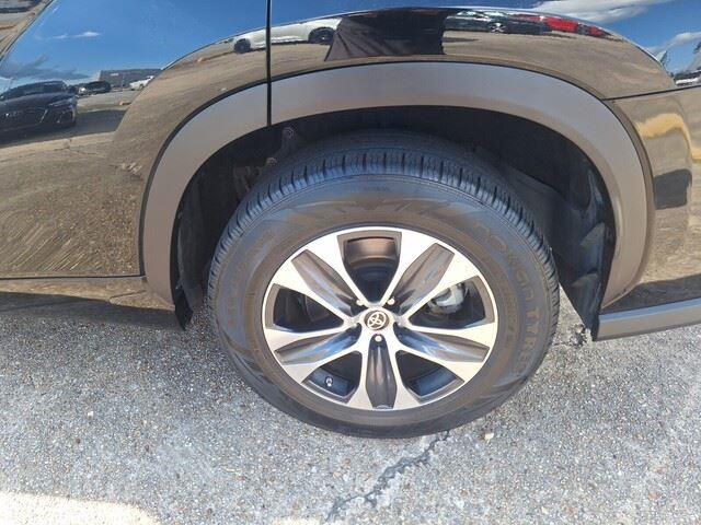 2022 Toyota Highlander XLE photo 25