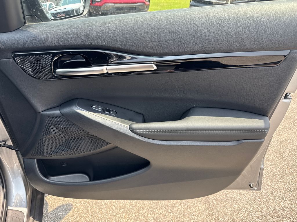 2025 Kia Seltos S photo 13