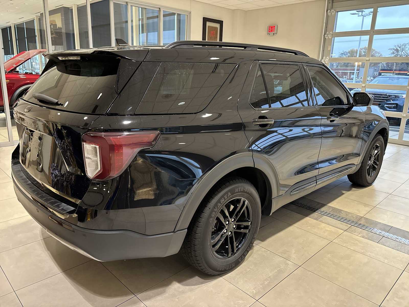 2021 Ford Explorer XLT photo 3