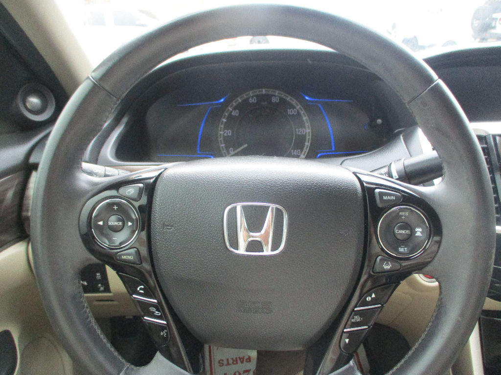 2017 Honda Accord Hybrid Touring photo 4