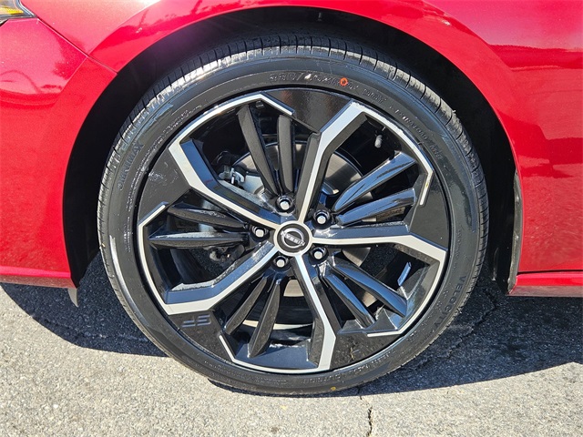 2023 Nissan Altima SR photo 9