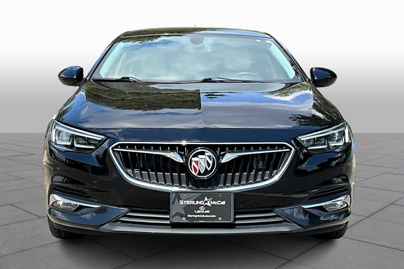 2018 Buick Regal Sportback Preferred II photo 3