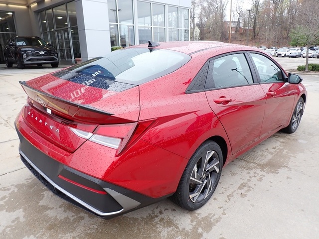 2025 Hyundai Elantra SEL Sport photo 2