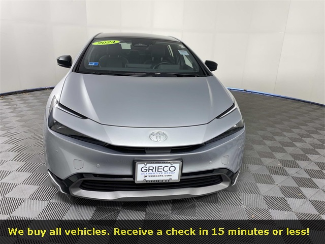 2024 Toyota Prius Limited photo 2