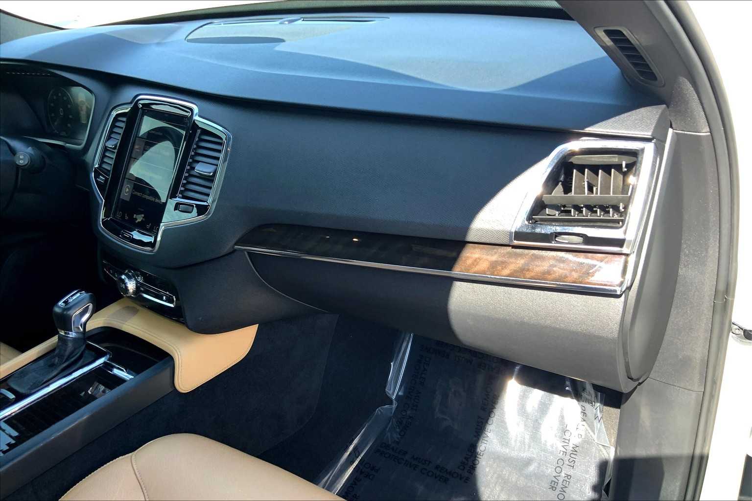 2018 Volvo XC90 Momentum photo 16