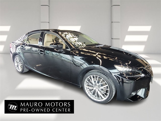 2016 Lexus IS 300's photo