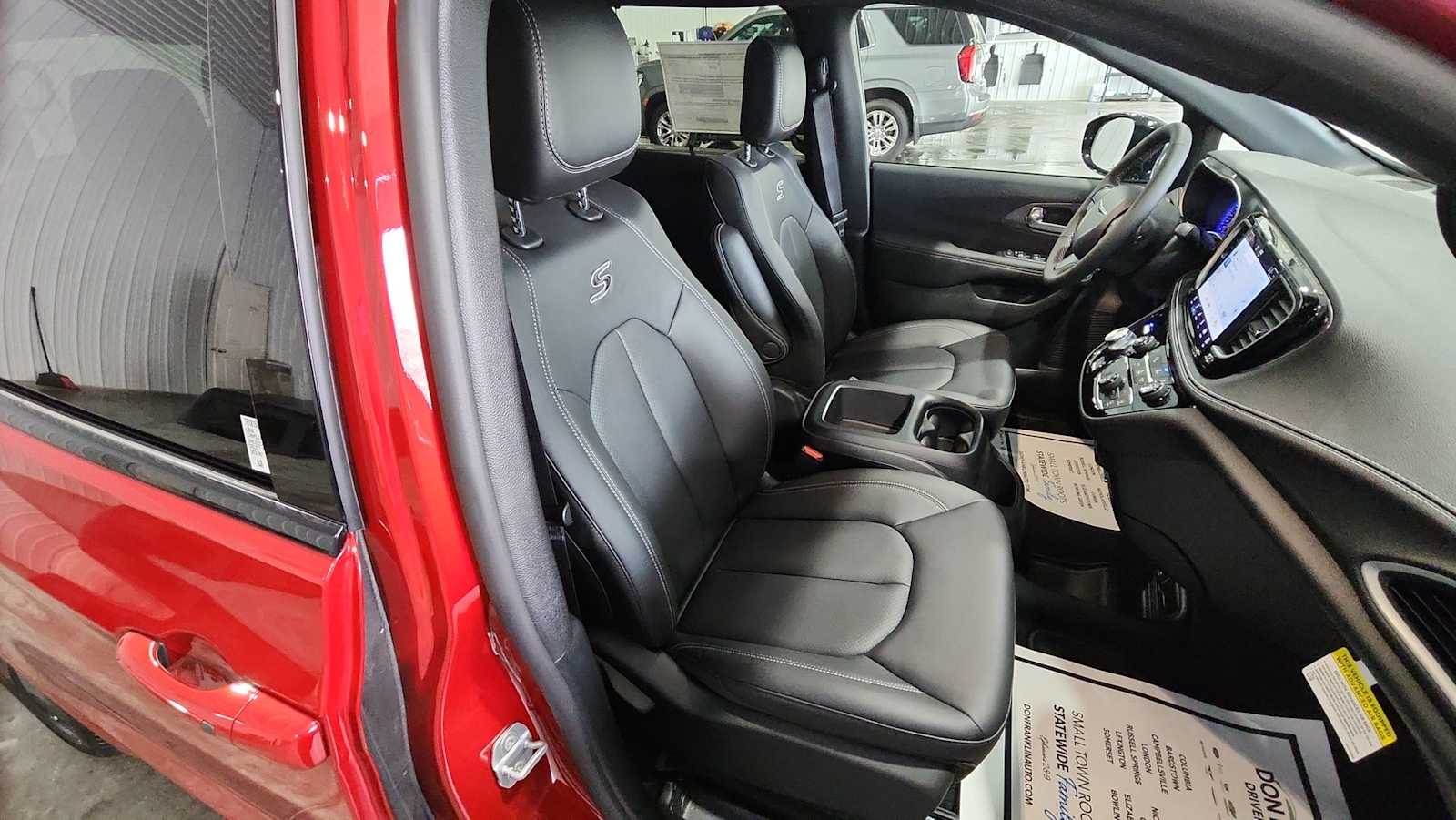 2026 Chrysler Pacifica photo 27