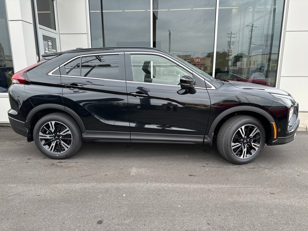 2025 Mitsubishi Eclipse Cross SE photo 2