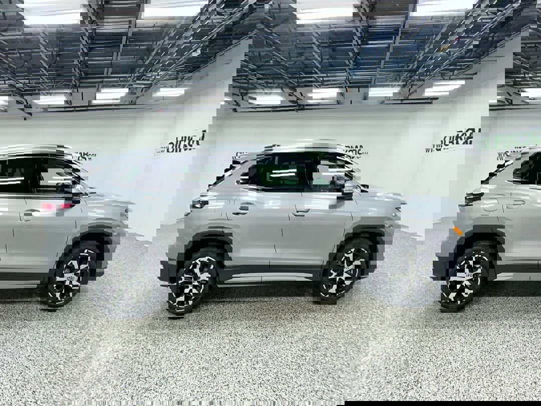 2025 Volkswagen Tiguan SE photo 2