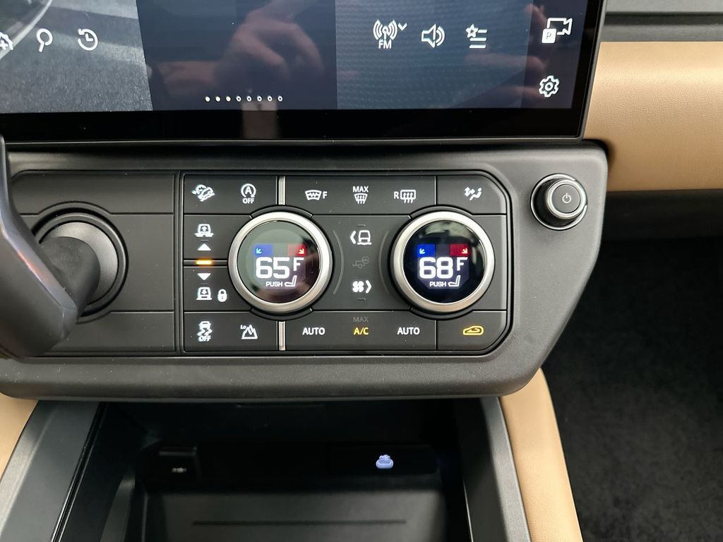 2026 Land Rover Defender 110 photo 9