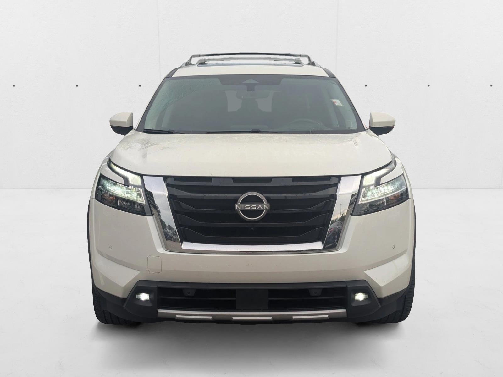 2023 Nissan Pathfinder Platinum photo 2