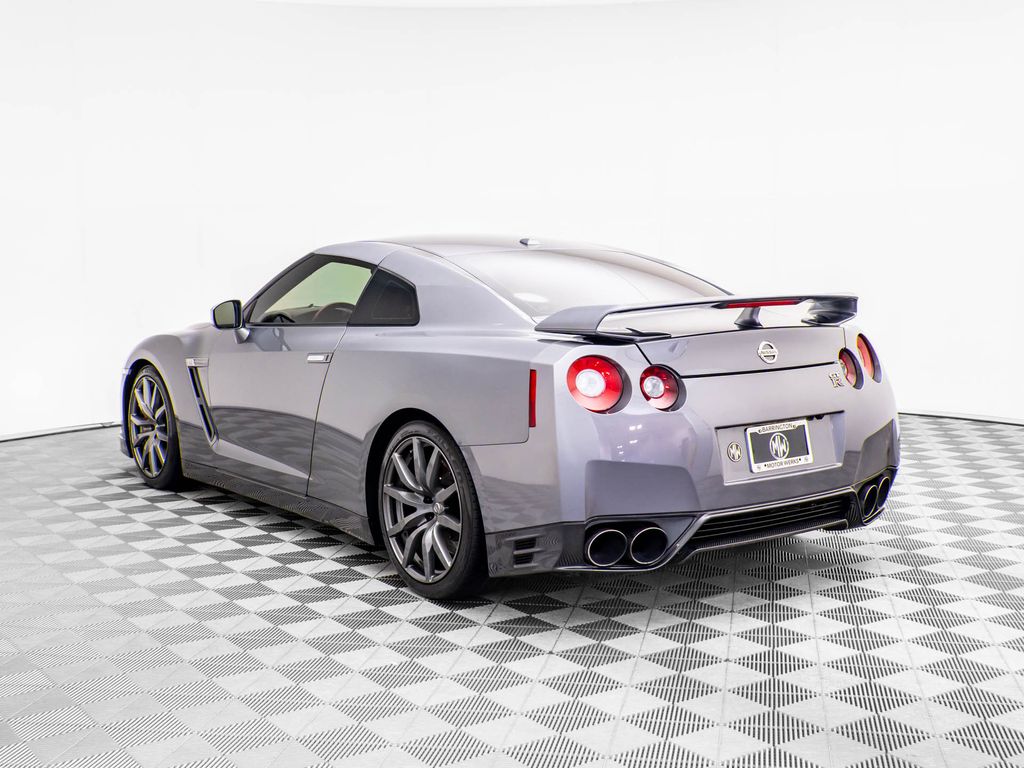 2014 Nissan GT-R Premium photo 2