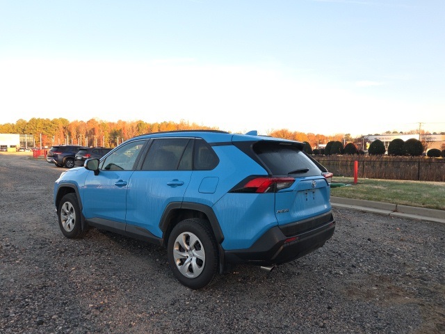 2019 Toyota RAV4 LE photo 3