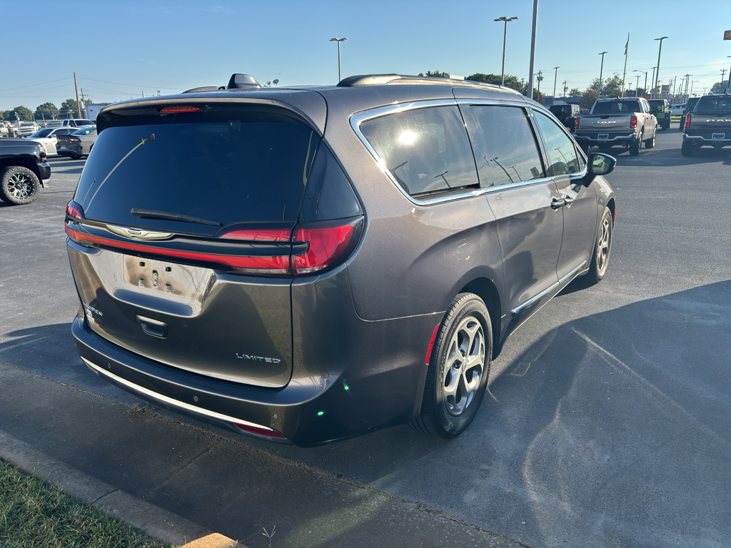 2023 Chrysler Pacifica Limited photo 3