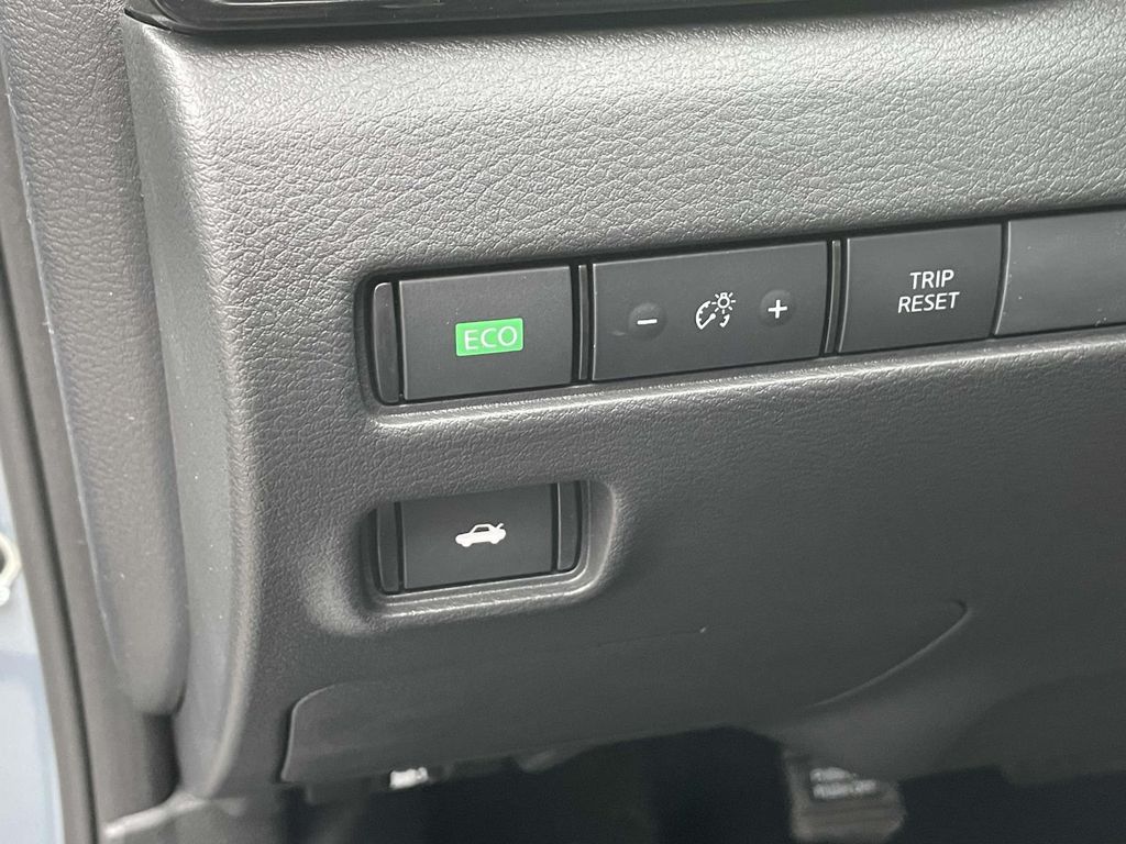 2025 Nissan Sentra SV photo 17