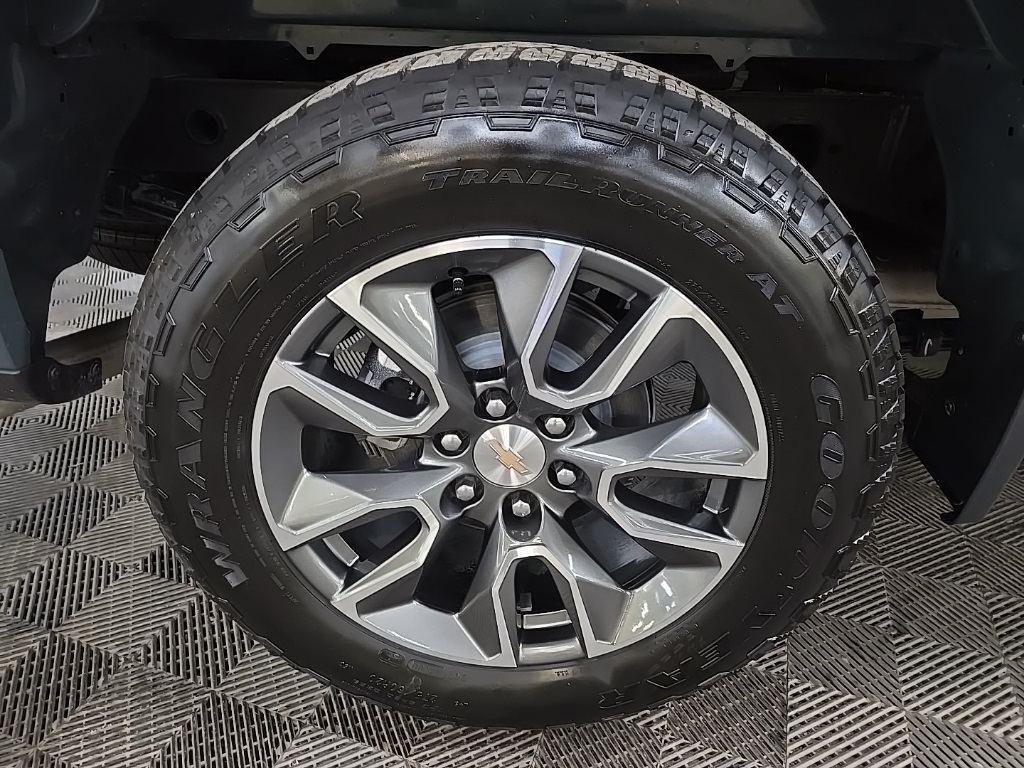 2025 Chevrolet Silverado 1500 LT photo 13