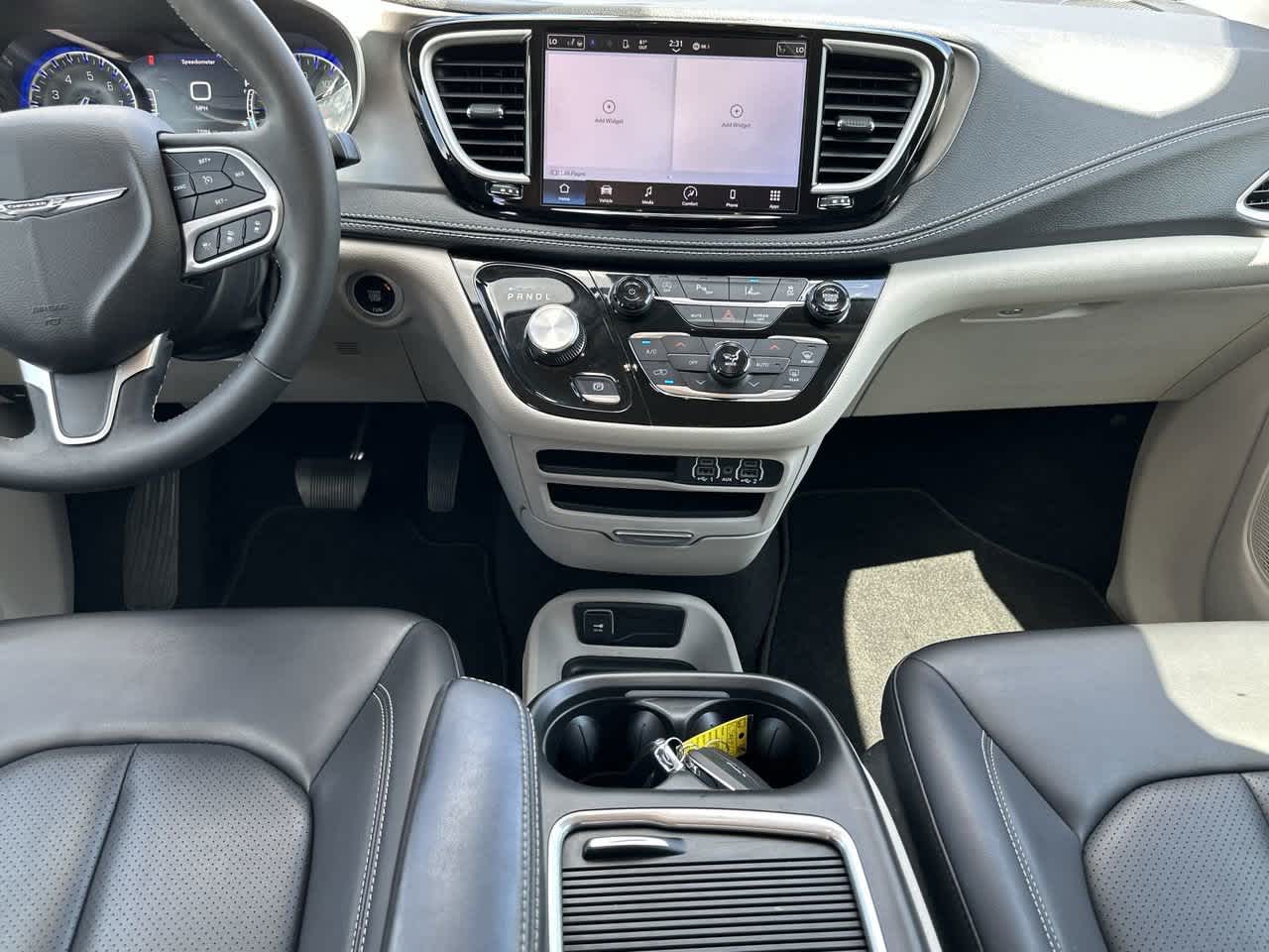 2023 Chrysler Pacifica Touring L photo 27