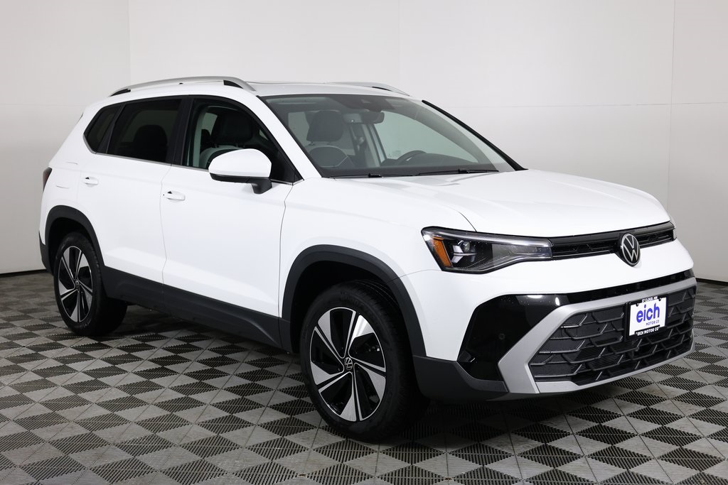 2025 Volkswagen Taos SE's photo