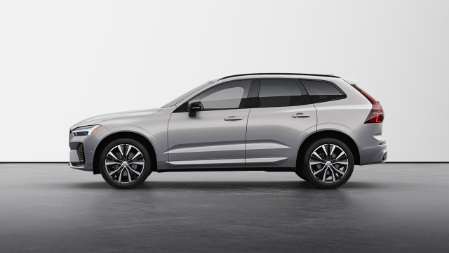 2025 Volvo XC60 Plus Dark Theme