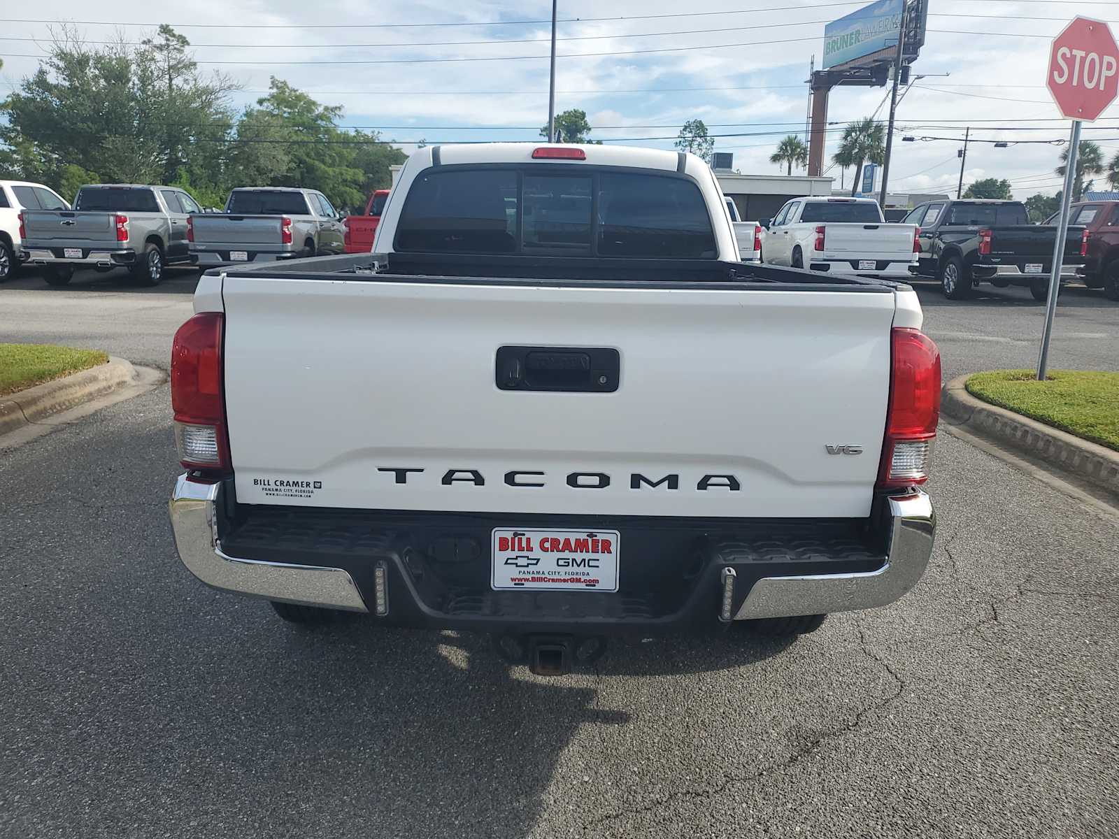 2017 Toyota Tacoma SR5 photo 4