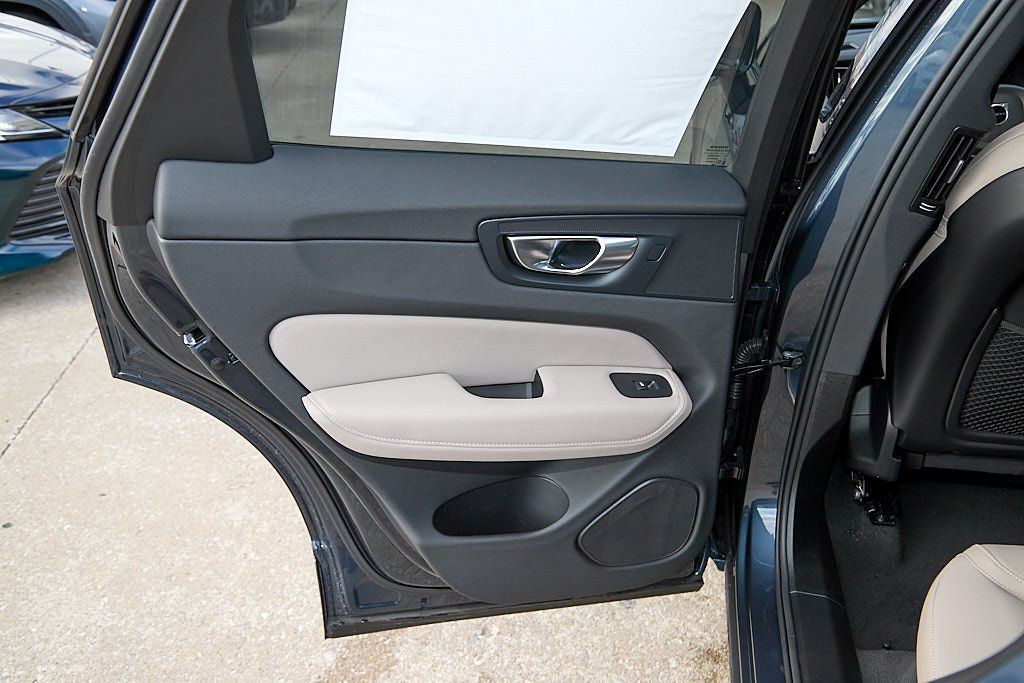 2026 VOLVO XC60 - Image 17