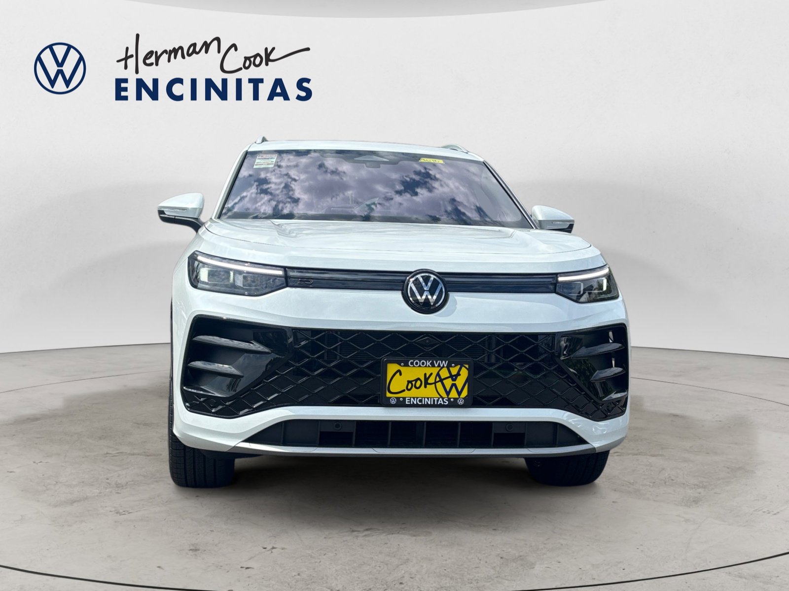 2025 Volkswagen Tiguan SEL R-Line Black photo 8