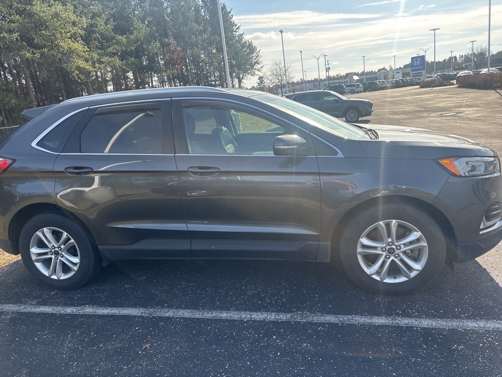 2019 Ford Edge SEL photo 3