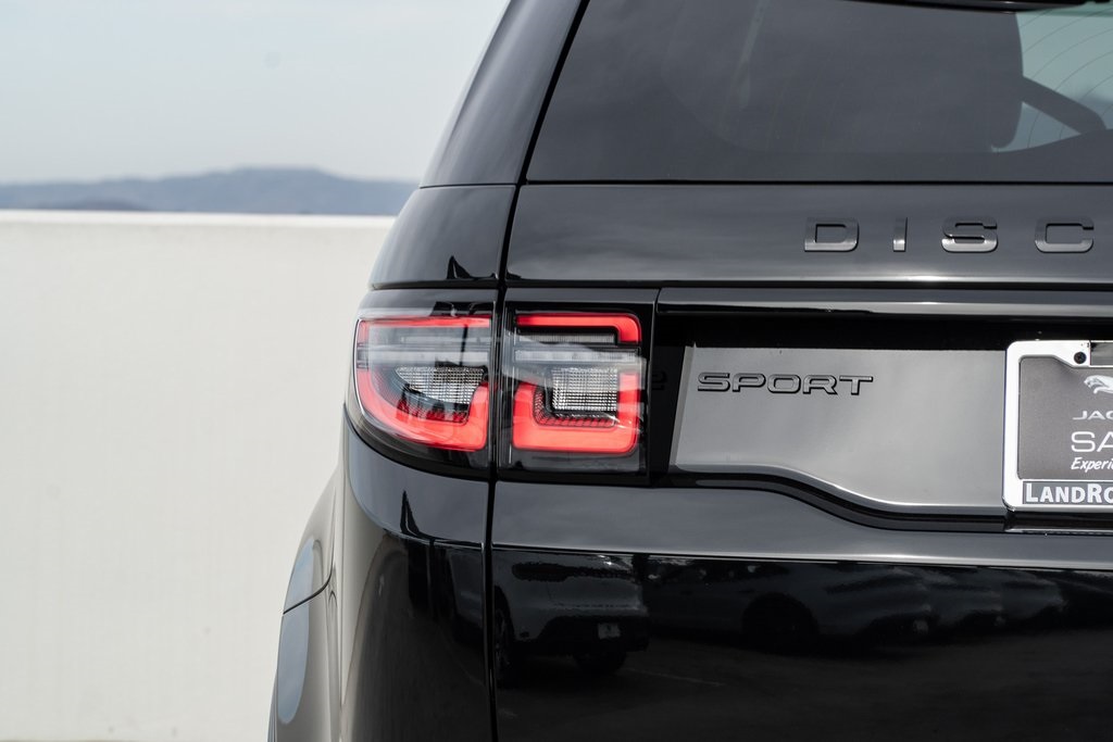 2025 Land Rover Discovery Sport SE photo 4