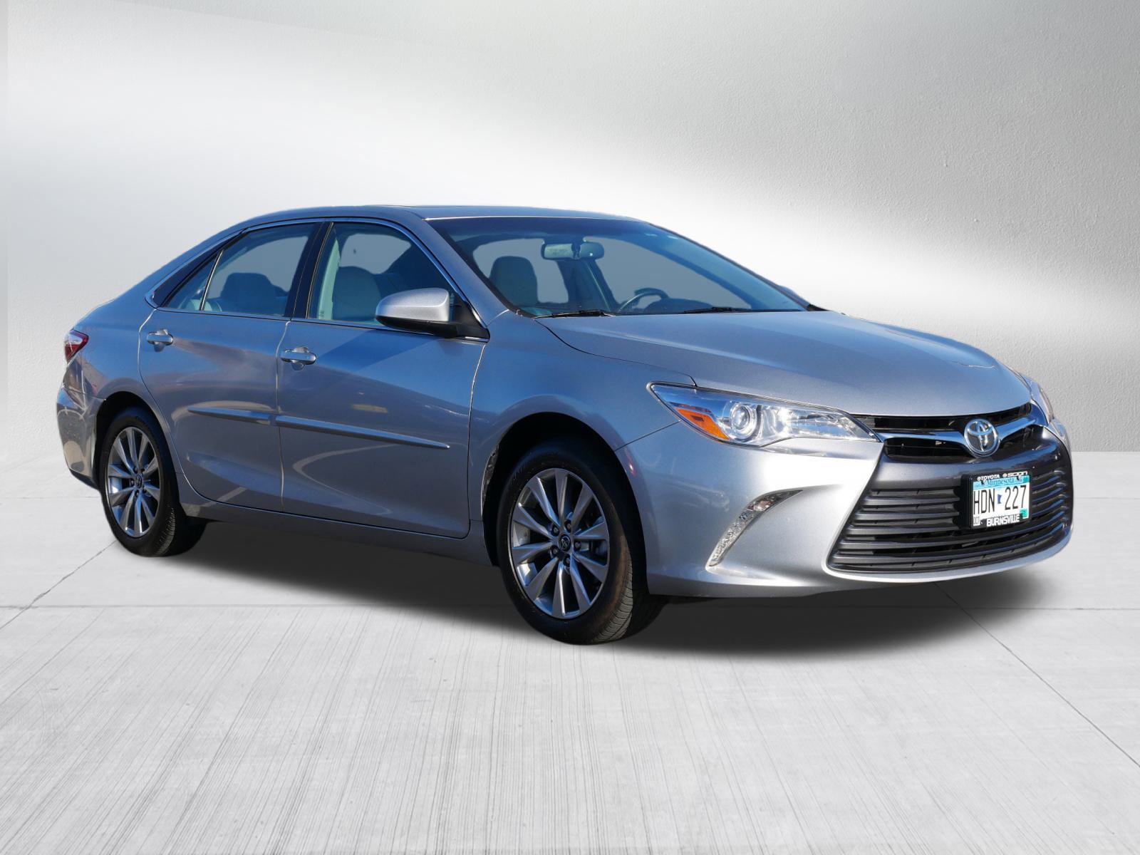 2015 Toyota Camry XLE's photo