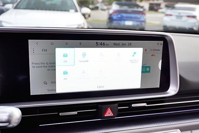 Used 2023 Green Hyundai SEL image 21