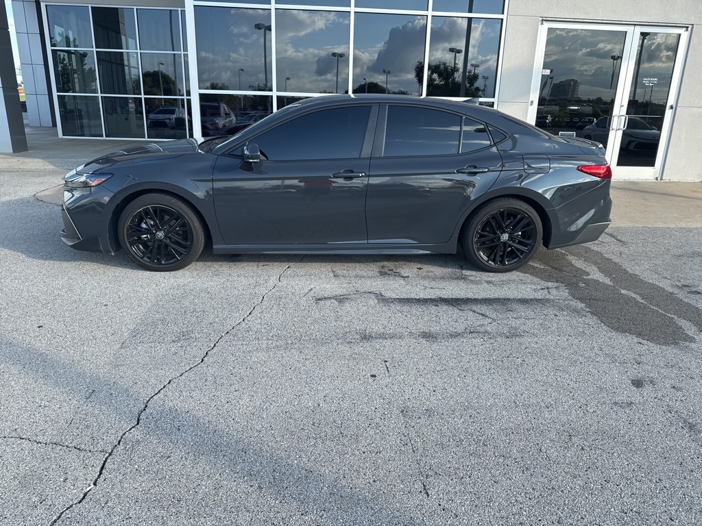 2025 Toyota Camry SE photo 3