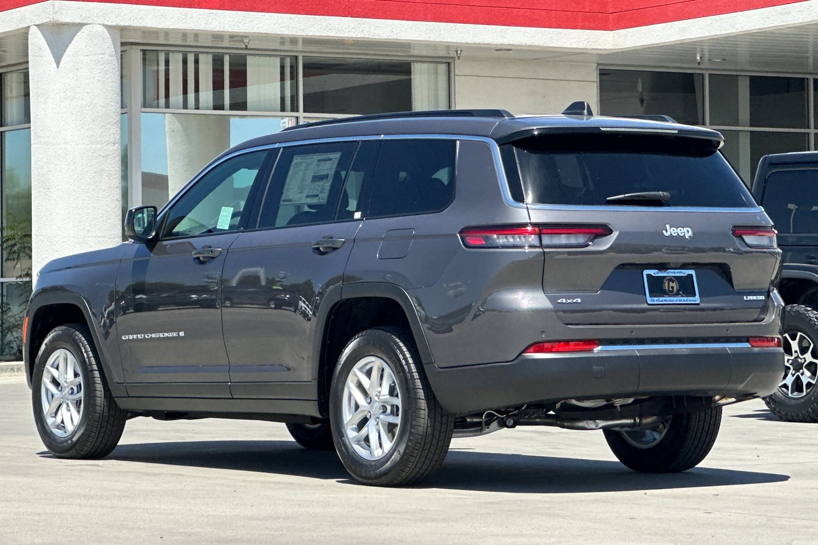 2025 Jeep Grand Cherokee Laredo photo 4