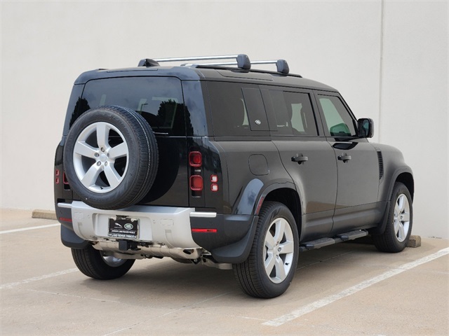 2024 Land Rover Defender 110 S photo 4