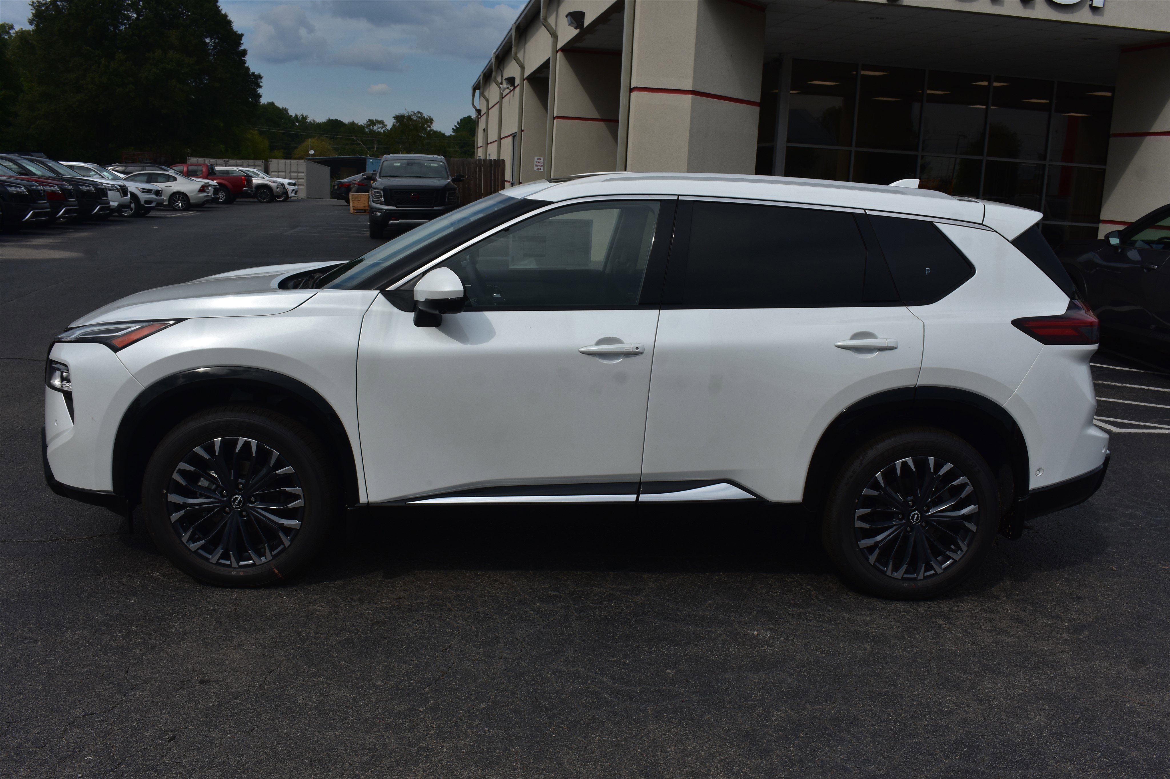 2026 Nissan Rogue Platinum photo 5
