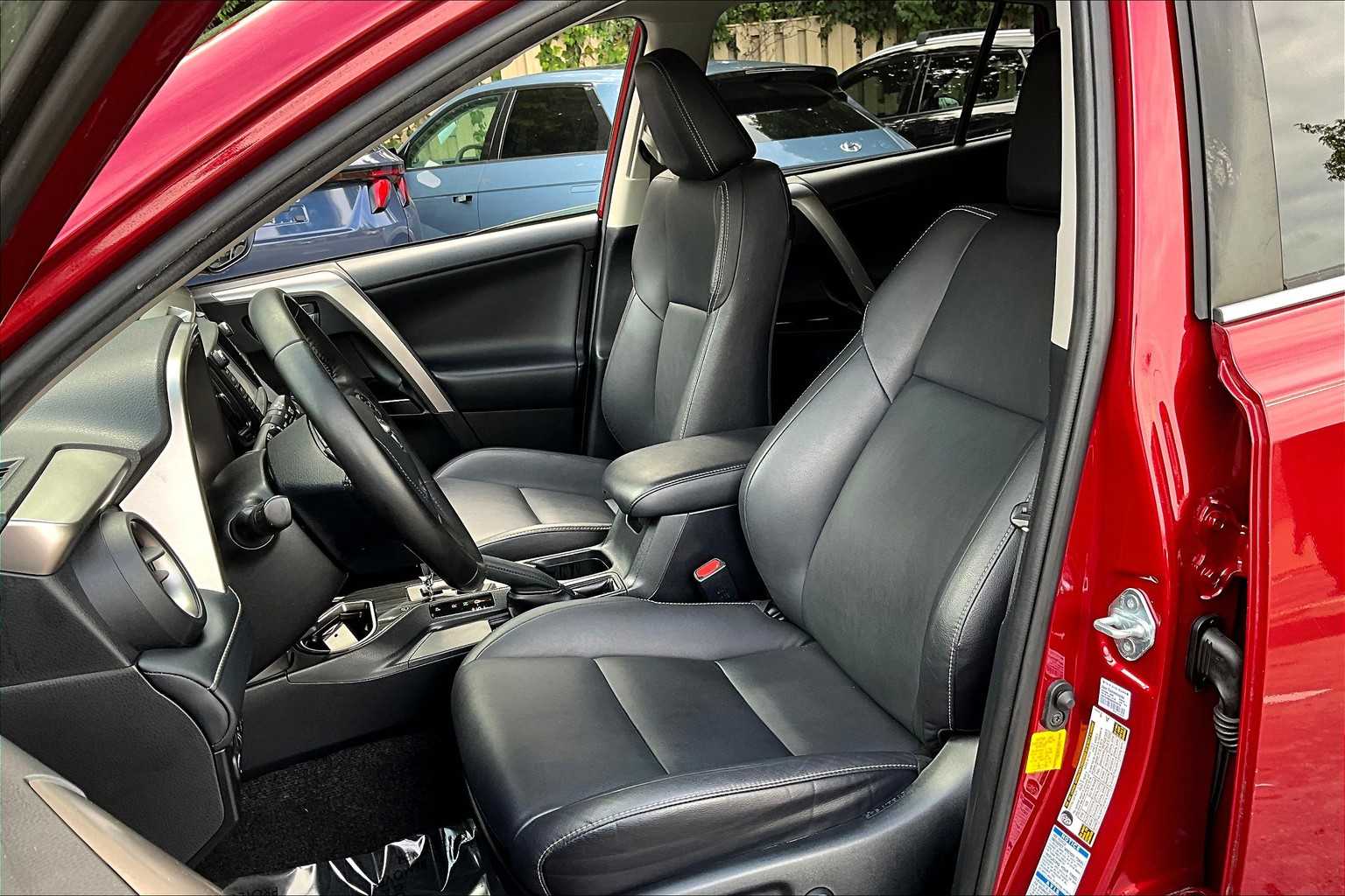 2018 Toyota RAV4 Hybrid Limited photo 7