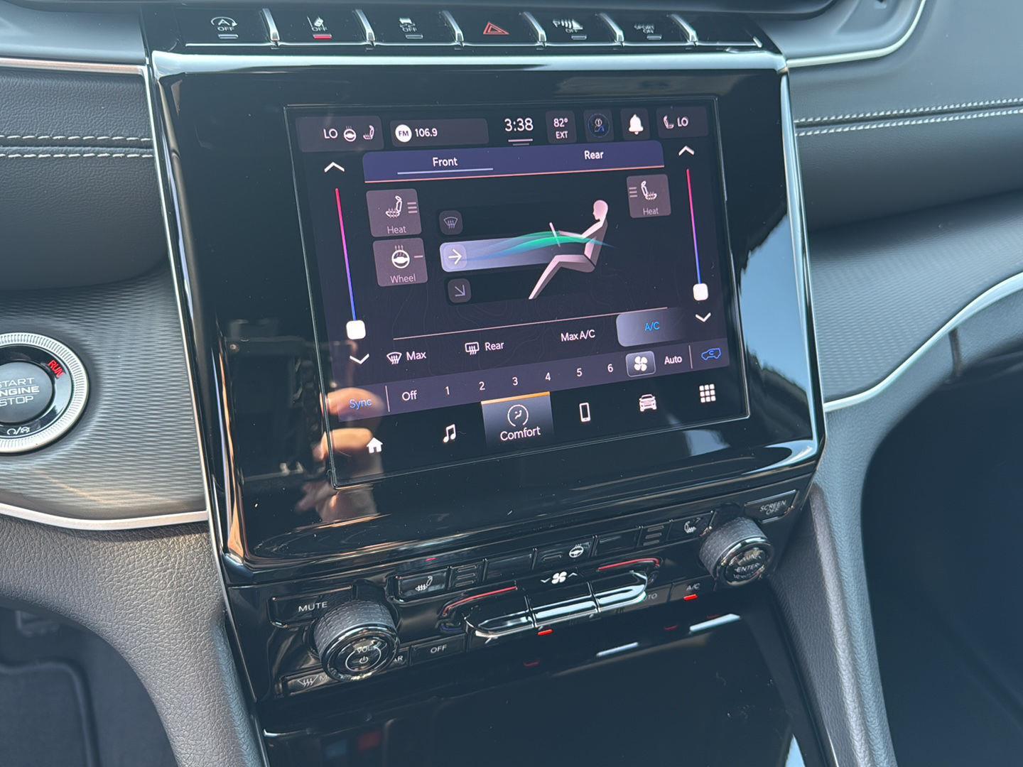 2025 Jeep Grand Cherokee Laredo photo 6