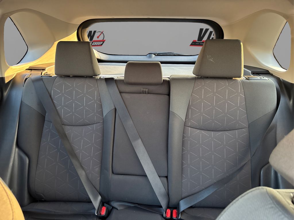 2019 Toyota RAV4 XLE photo 17